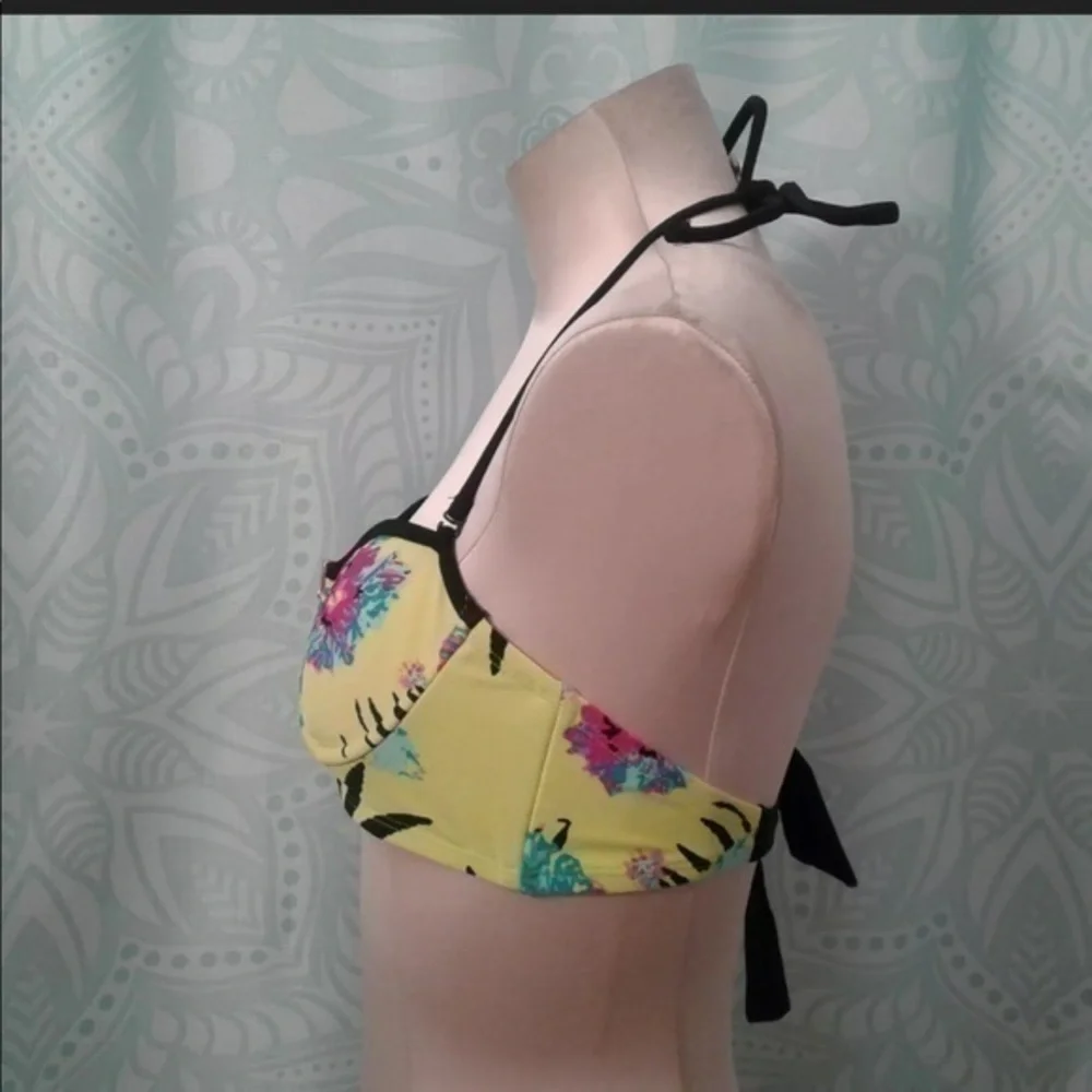 Xhilaration Yellow Floral Bikini Top‎ Size Small